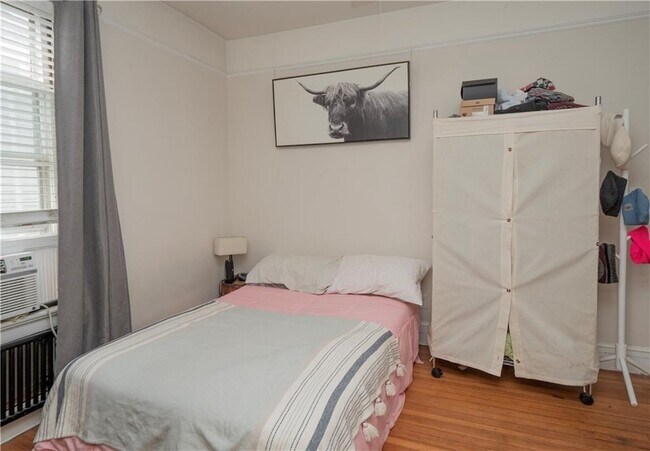 Building Photo - 3 Pell St