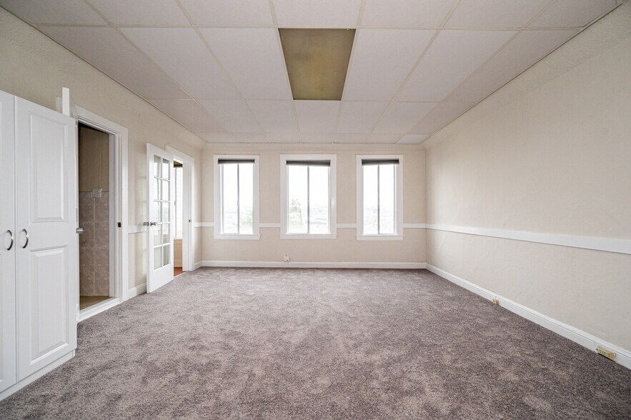 Building Photo - 149 Joost Ave