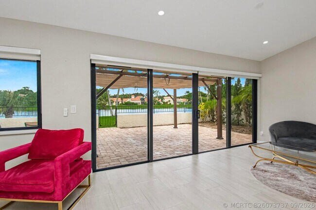 Building Photo - 21460 Laguna Dr
