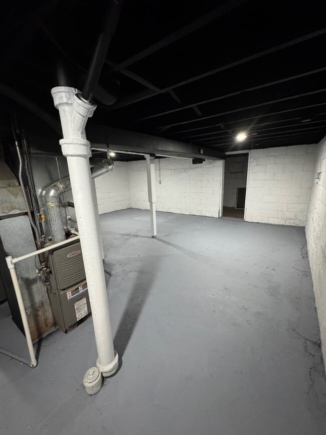 Building Photo - 4235 Vermont St