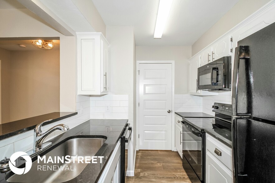 Building Photo - 9129 Apple Dr