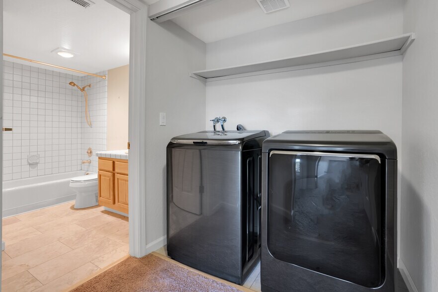 Building Photo - 813 Isbel Ct