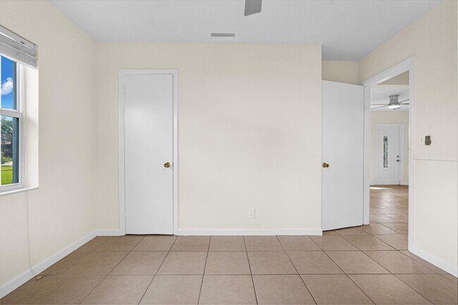 Building Photo - 261 NE 45th St