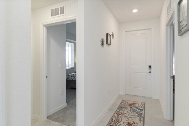 Building Photo - "Fully Furnished 2-Bed, 2-Bath Condo in Wellen Golf!"