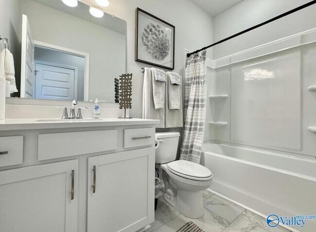 Building Photo - 18048 Longleaf Dr