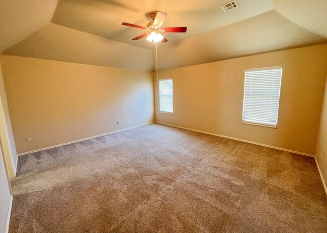 Building Photo - $1000 OFF FIRST MONTHS RENT | Wonderful layout in Fenwick Garden Village!