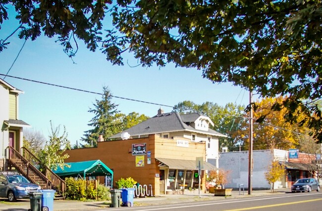 Building Photo - Spring Special: Spacious 2 Bedroom with St...