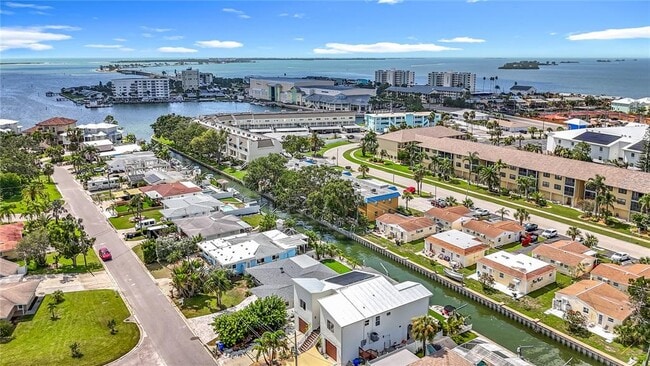 Building Photo - 572 Baywood Dr N