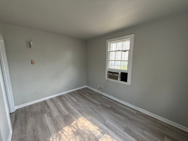 Building Photo - 3003 Venus St