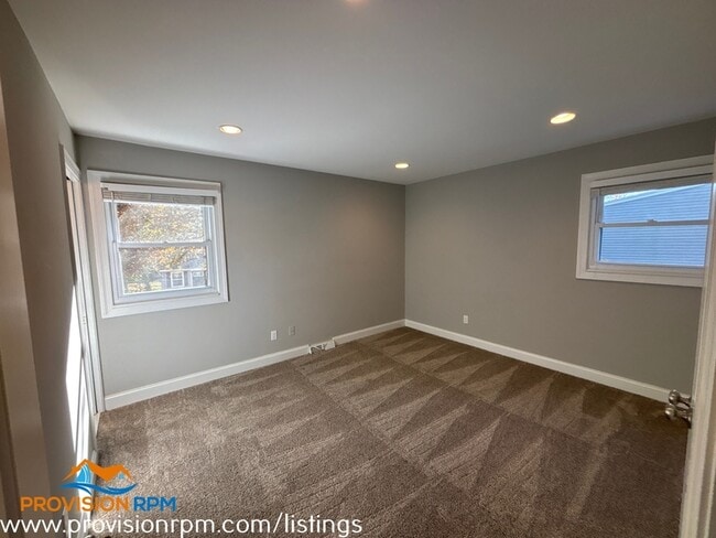 Building Photo - 625 Edwards Rd