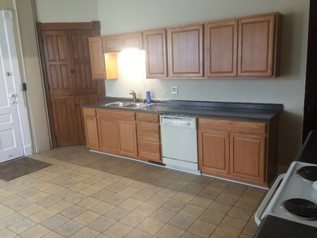 Building Photo - 227 James St