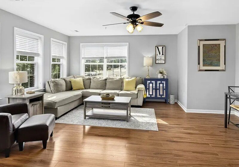 Building Photo - 14 N School Ln