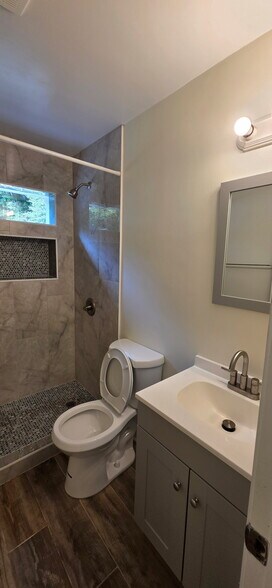 Building Photo - 1127 Sheppard Pl