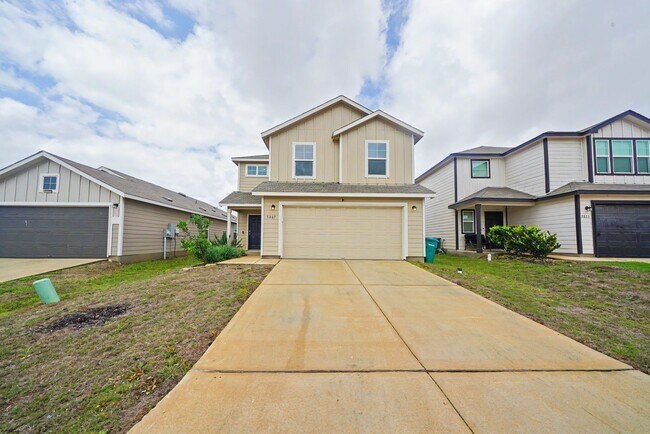 Building Photo - Open-Concept 3BR + Game Room Near Fort Sam & Randolph - Realtor Commission: $500