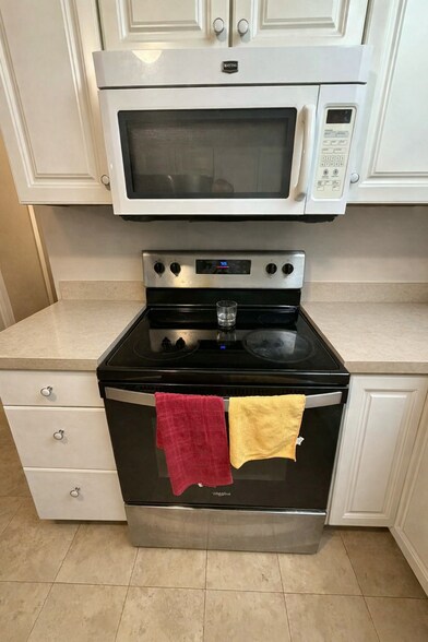 Building Photo - 6610 Golden Gate Pky