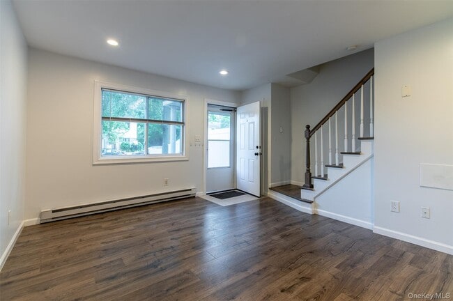 Building Photo - 72 Tudor Ln