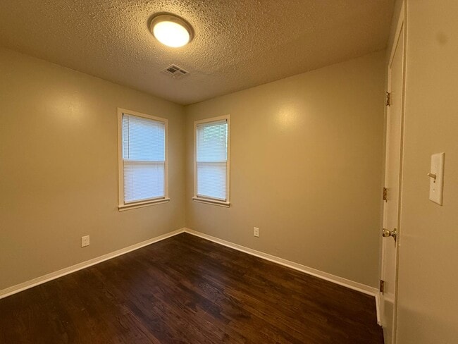 Building Photo - 4509 S Handley Ave