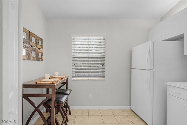 Building Photo - 12131 Summergate Cir