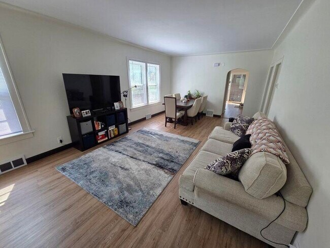 Building Photo - 6614 5th Ave