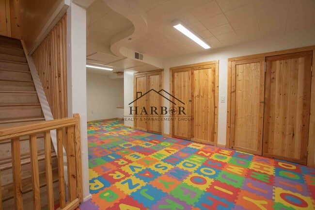 Building Photo - Single Family Home in NW Rochester!