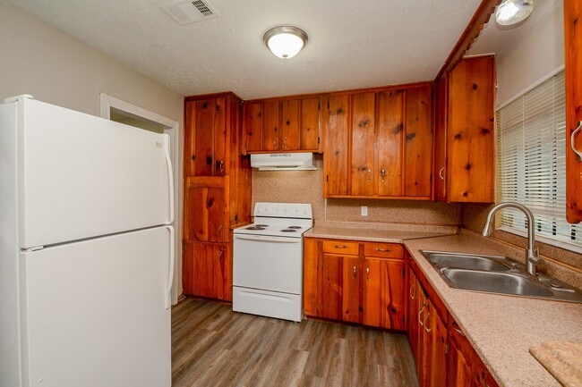 Building Photo - 10214 Rockaway Dr