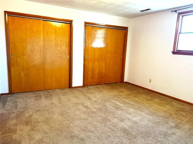 Building Photo - 120 Luanne Dr