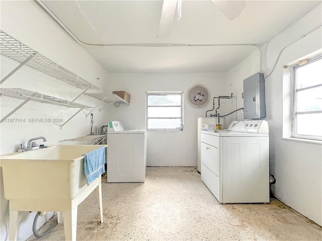 Building Photo - 192 SW 62nd Terrace