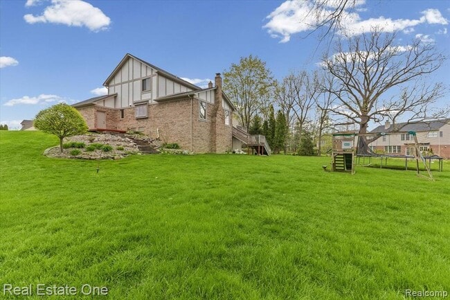 Building Photo - 720 Essex Dr