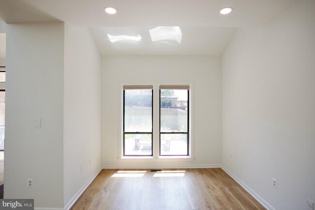 Building Photo - 5249 Strathmore Ave