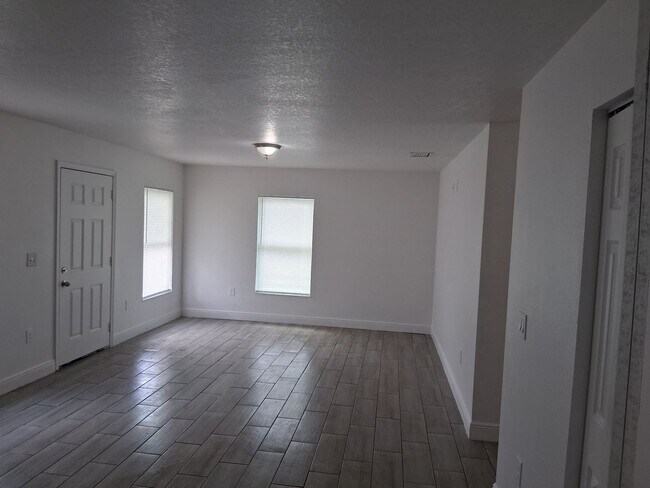 Building Photo - 2802 N 34th St