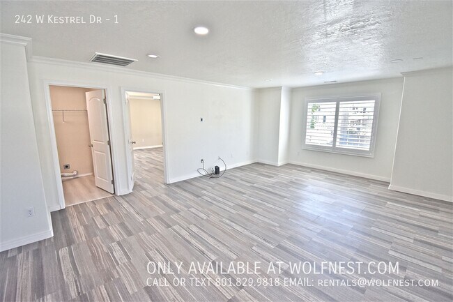 Building Photo - 242 Kestrel Dr