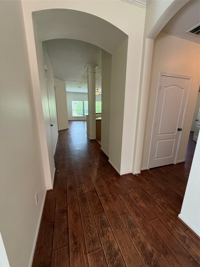 Building Photo - 1611 Mills Pass Way
