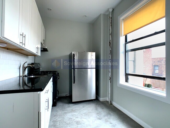 Building Photo - 25 Vermilyea Ave