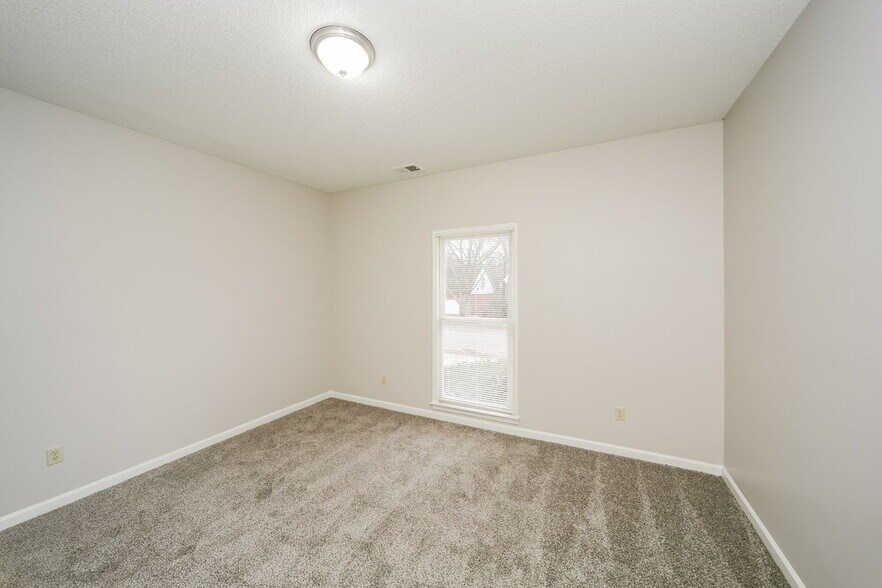 Building Photo - 8742 Raspberry Ln