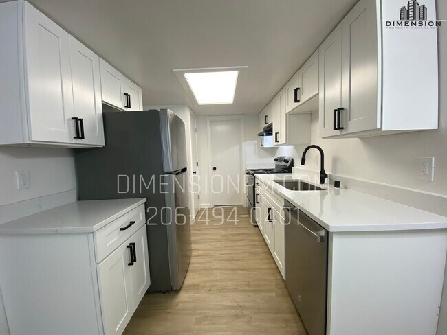Building Photo - 310 Bedrock Dr