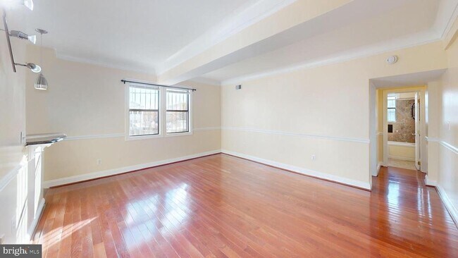 Building Photo - 315 Evarts St NE