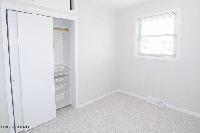 Building Photo - 825 Leeward Dr