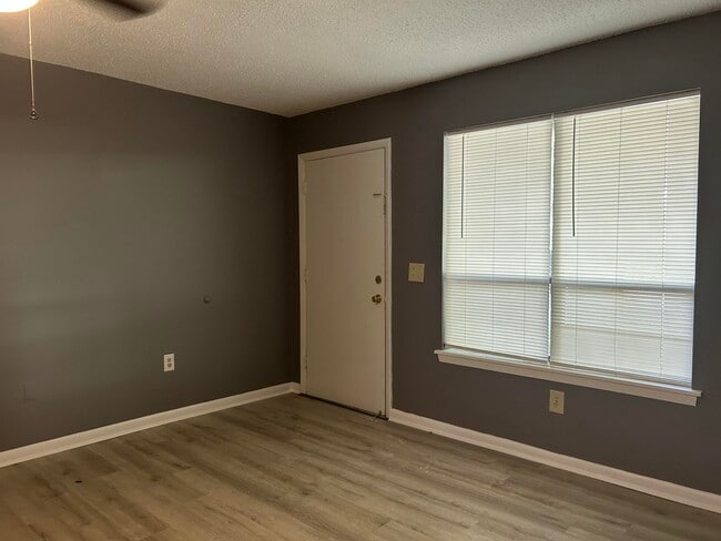 Building Photo - 251 Rast St