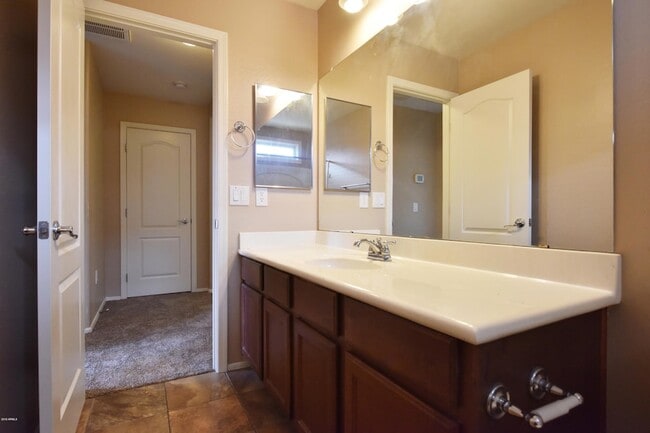 Building Photo - 4757 E Woodside Way