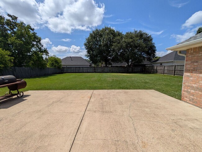 Building Photo - 7647 Rosewood Dr