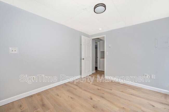 Building Photo - 229 Jonathan St