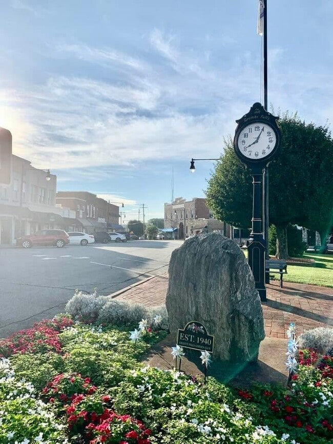 Building Photo - 49 Duke St