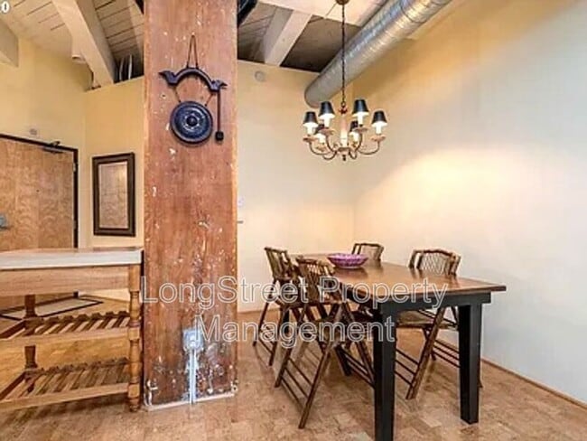 Building Photo - 1420 NW Lovejoy St