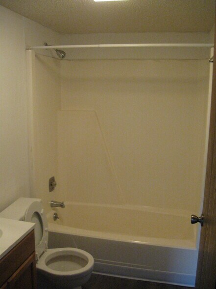 Building Photo - 507 W White St