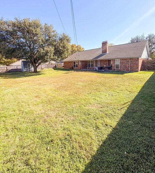 Building Photo - 1221 Walden St