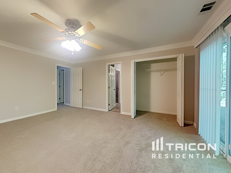 Building Photo - 4122 Autumn Lake Dr