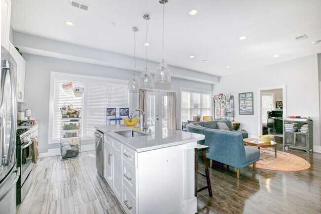 Building Photo - 1220 19th St NE