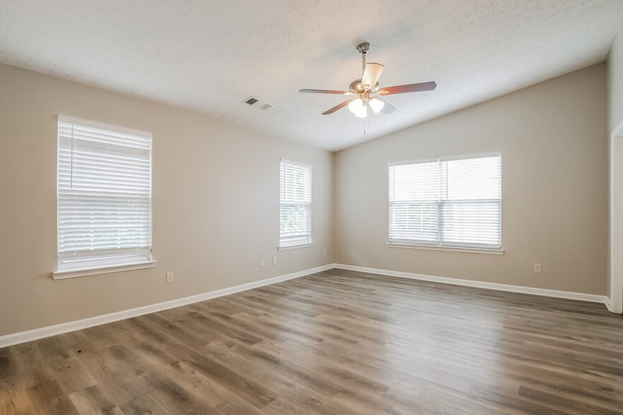 Building Photo - 1304 Ivey Pointe Dr SE