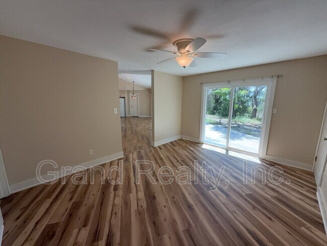 Building Photo - 7401 Bernadette Dr