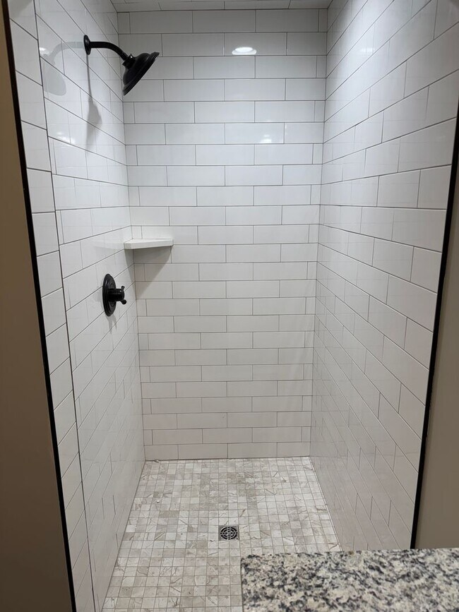 Building Photo - 516 Claremoor Ave